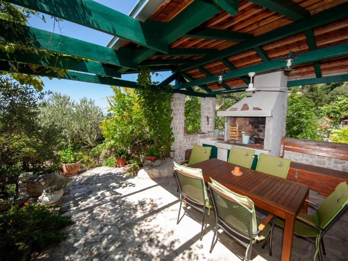Luxurious Holiday Home In Makarska With Jacuzzi Exterior foto