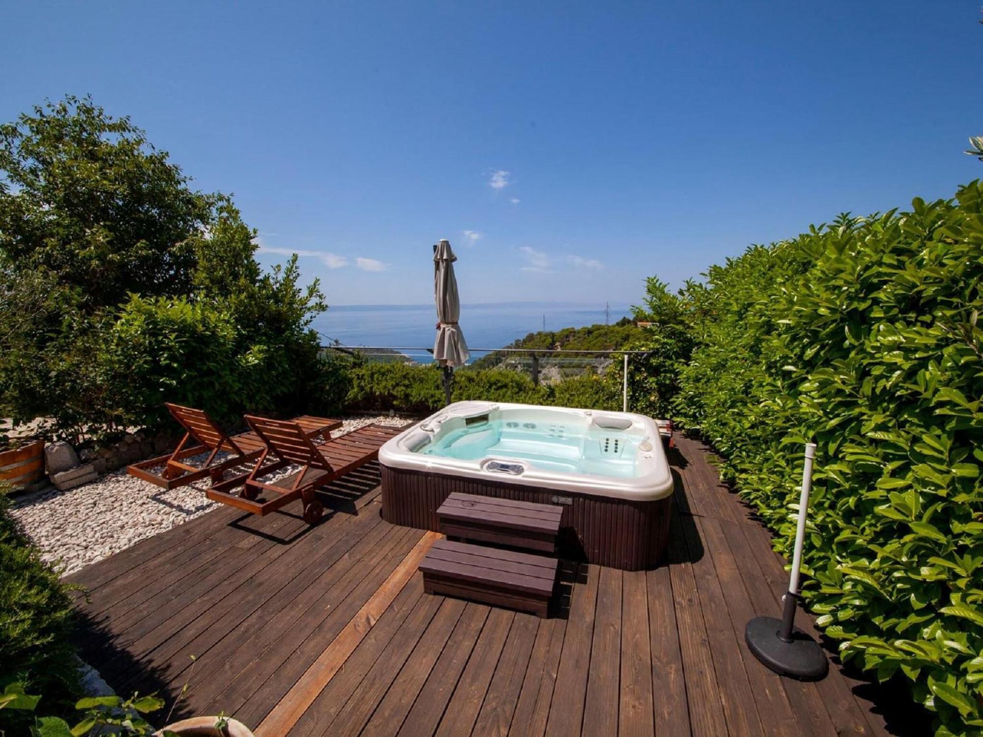 Luxurious Holiday Home In Makarska With Jacuzzi Exterior foto