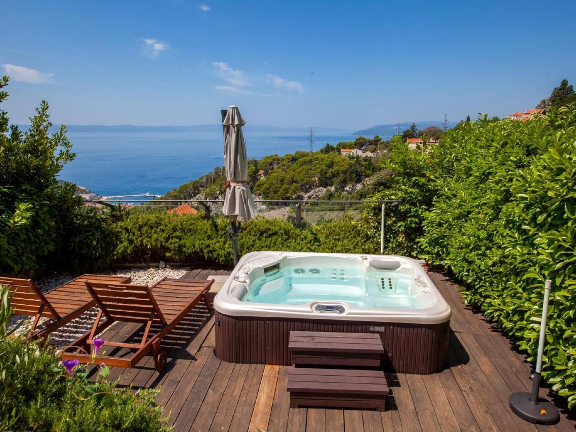 Luxurious Holiday Home In Makarska With Jacuzzi Exterior foto